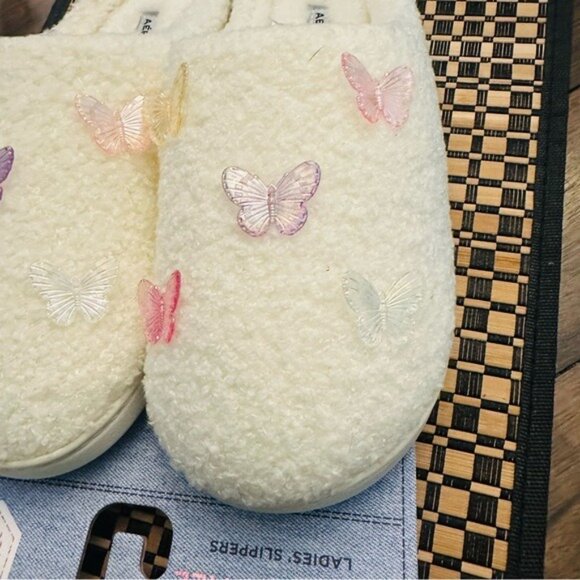 Aeropostale Cream Sherpa Slippers Size 9-10 | Cozy Cabin Butterfly Cottagecore - Picture 2 of 10